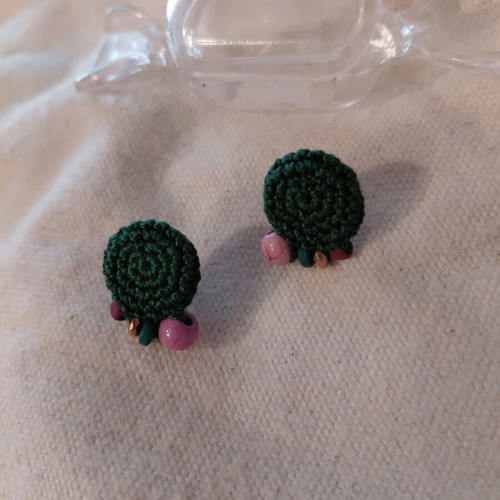 Earrings for pierced ears embroidery like new, green
