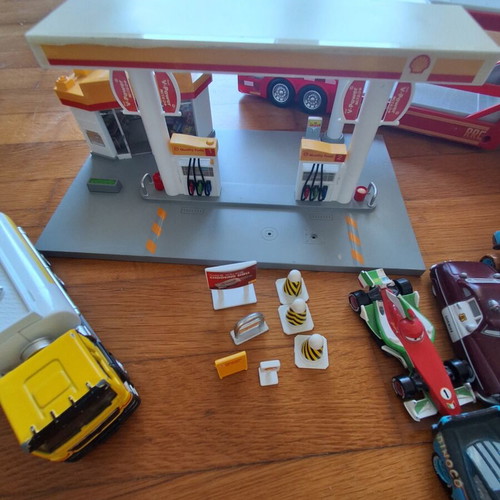 Mcqueen Disney/Pixar Cars toy set used with Mack truck and Shell gas station