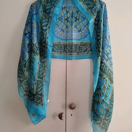 Silk scarf blue with patterns like new