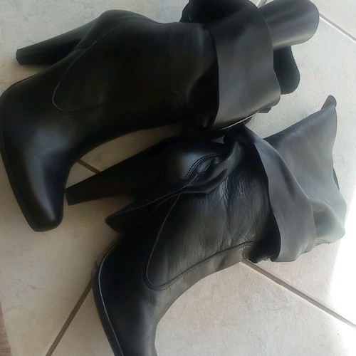 Muher Vov/Nov ankle boots black leather like new, 8 cm heel