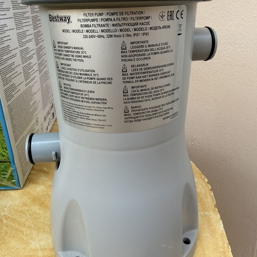 Bestway Flowclear 3028 L/h Pool Water Pump like new