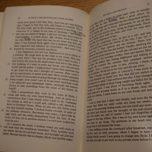 Dr Jekyll and Mr Hyde English book with notes