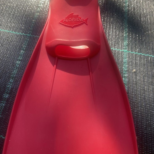 Speedo fins size 26-28 like new