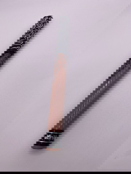 Kat Von D liquid lipstick-Bow and arrow