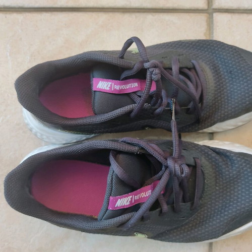 Nike running sneakers used, black with colorful logo, size 39
