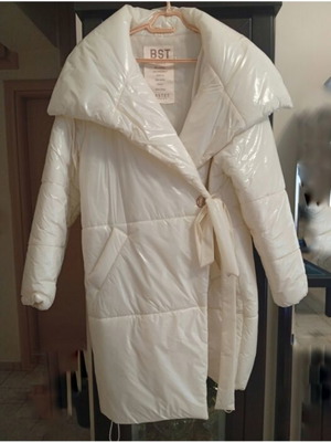 Puffer coat white/cream like new with belt and large collar