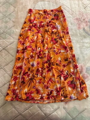 Floral midi women's skirt like new, orange