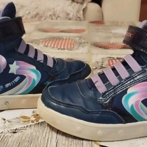 Geox Stitch kids high sneakers with lights and scratches blue size 28 like new