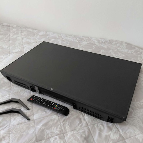 IQ LED-3223T2 TV like new with Telco AV-961 digital antenna