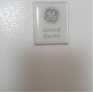 Ψυγείο General Electric δίπορτο με εξωτερικό βρυσάκι κρύου νερού και παγάκια.
