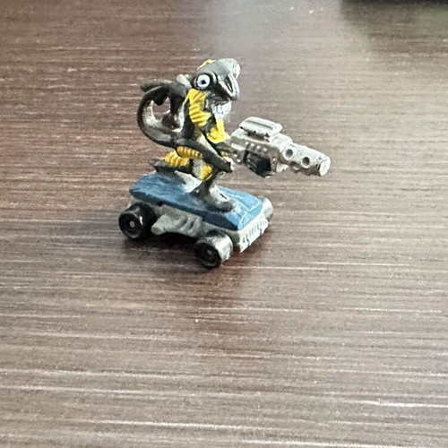 Sketistas Skateboard Mania figure used from Psilokoko 90s