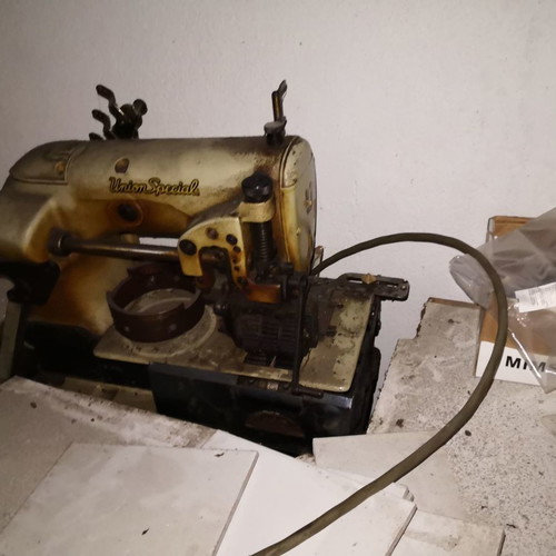 Sewing machines used with JUKI cutter and elastic machine