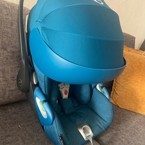 Cybex Cloud Z i-Size travel set with Base T like new