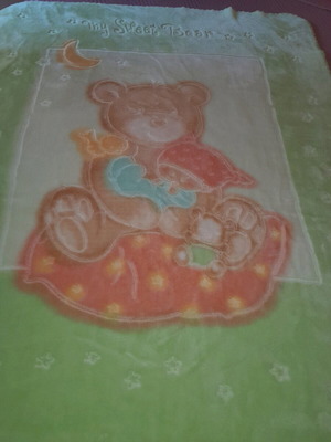 Spanish unisex baby crib blanket, excellent quality, like new