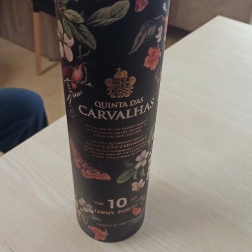 Θήκη κρασιού Carvalhas μεταχειρισμένη από Πορτογαλία και συλλεκτική φιάλη βότκας Sercova