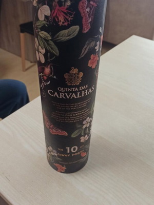 Θήκη κρασιού Carvalhas μεταχειρισμένη από Πορτογαλία και συλλεκτική φιάλη βότκας Sercova
