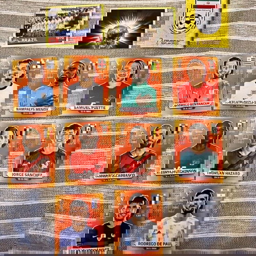 Αυτοκόλλητα Panini Qatar 54 με μεταλλική συλλεκτική θήκη