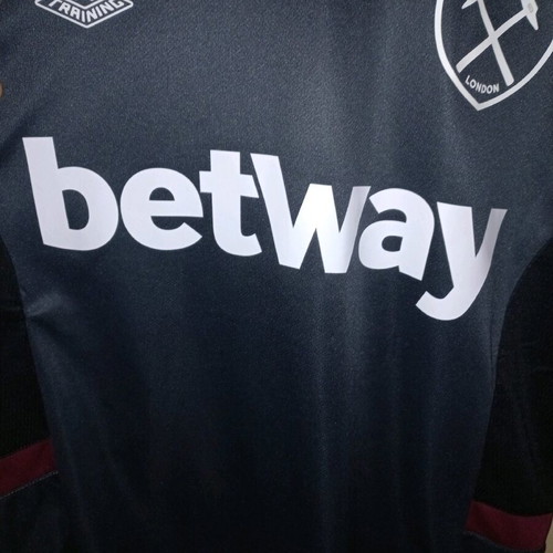 West Ham Umbro jersey small size like new