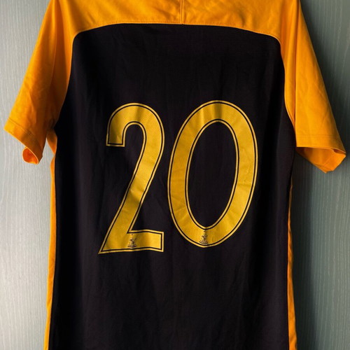 Aris Matchworn Fanela size large, like new