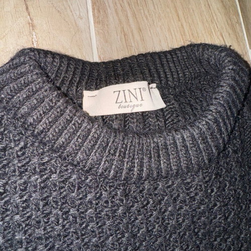 Zini sweater like new, thick, black, one size