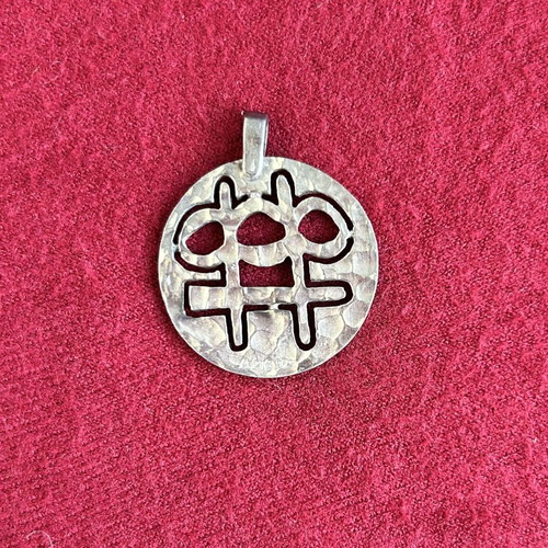 Vintage silver pendant 925 like new, 2.8 cm diameter