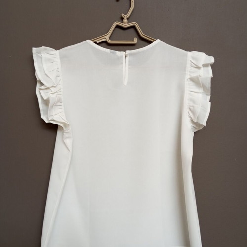 White blouse with ruffles and pearl back, L/XL