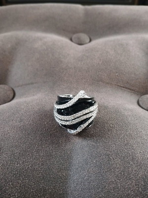 Women's ring size 54 like new, black and silver
