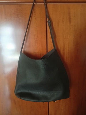 Shoulder bag made of leatherette, like new, black color