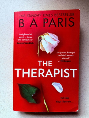 The Therapist book like new, psychological thriller