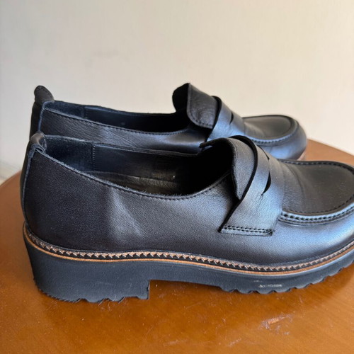 Bueno Shoes black moccasins like new, size 40