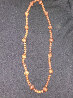 Wooden unisex necklace from the 70s like new, length 35cm