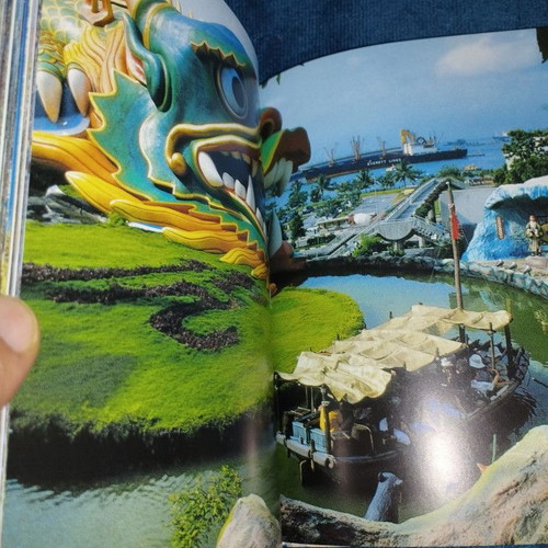 Eccentric Style book like new, English edition