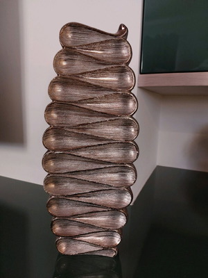 Vase in metallic brown color, height 38cm like new