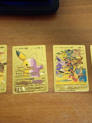 Pokémon Gold Foil Cards like new, set of 4