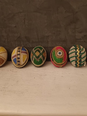 Easter eggs with handmade decoration set of 5 like new