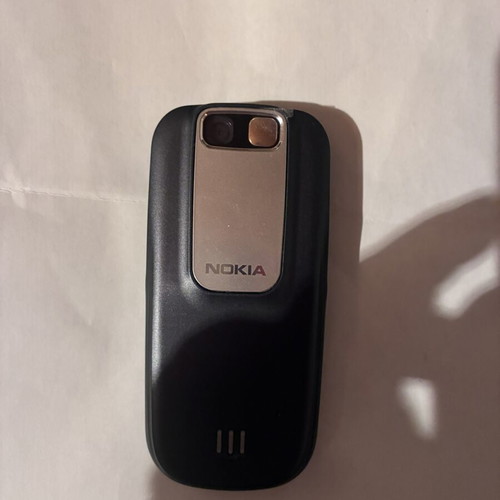 Nokia 2680 mobile phone like new, blue, with charger and headphones