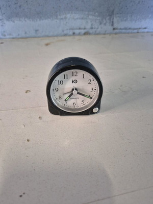 Analog table clock with alarm like new