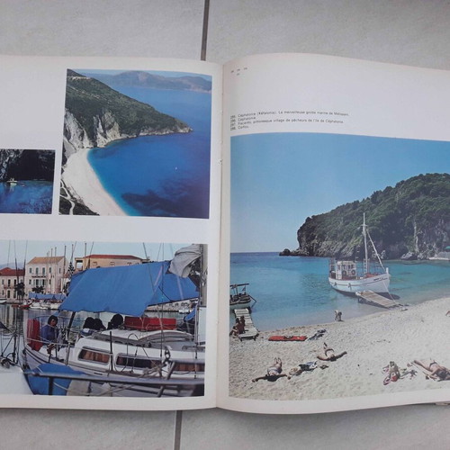 Tourist Guide Book for Greek Islands in French like new, 70s-80s