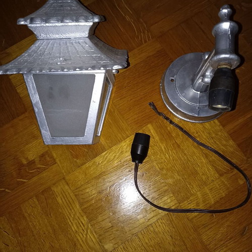 Outdoor lighting set used, includes sockets