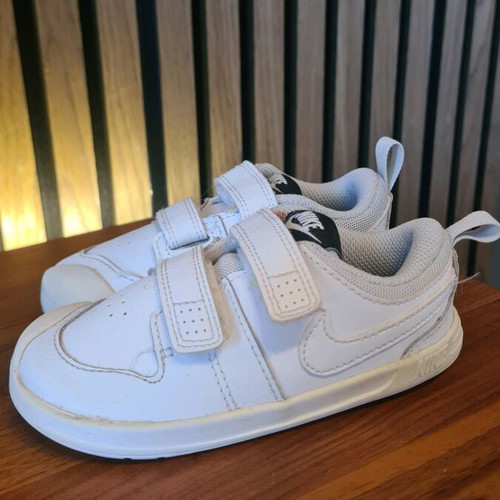 Nike athletic shoes size 25 like new, white