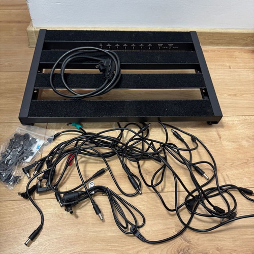 Harley Benton Spaceship Power 40 pedalboard with power supply used