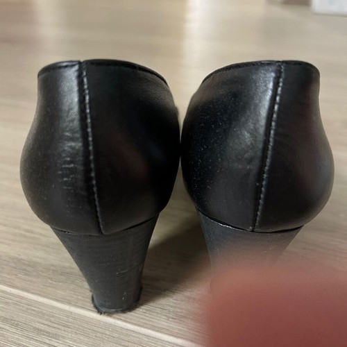 Leather pumps like new, size 40, black