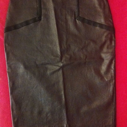 Lynne skirt size 42 like new, black leather look