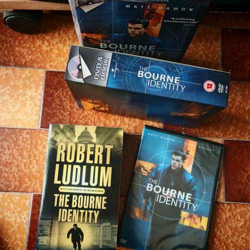 The Bourne Trilogy special DVD and book editions like new, Greek subtitles