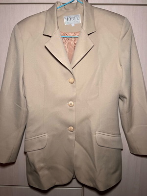 Beige blazer like new with buttons, comfortable fit