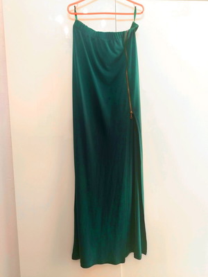 Maxi green skirt Paranoia like new with zipper and slit, size M