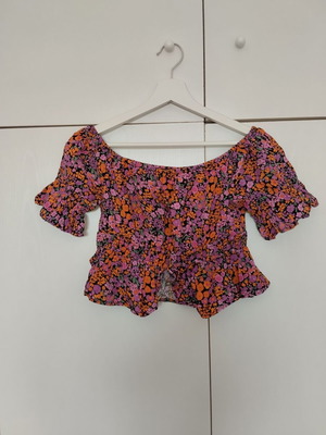 Crop top floral H&M like new, sizes S and M, purple and pink