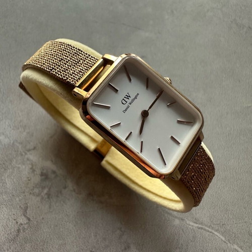 Daniel Wellington watch like new, gold women's