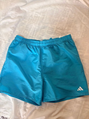 Adidas μαγιό βερμούδα σαν καινούργιο, γαλάζιο, XL παιδικό που εφαρμόζει σαν ανδρικό S