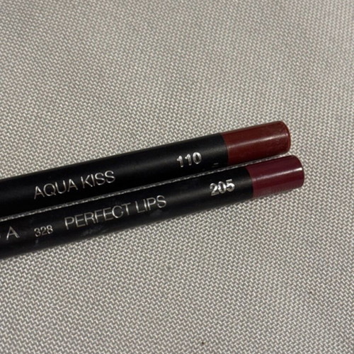 Mesauda lip pencils set of 2 like new, Aqua Kiss 110 and Perfect Lips 205